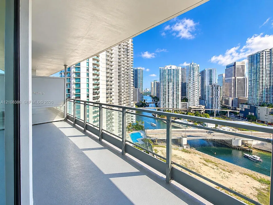 90 SW 3rd St #2401