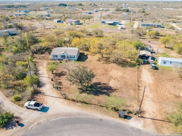 284 county road 4637, Hondo, TX 78861