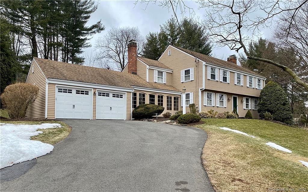 15 Claybar Dr, West Hartford, CT 06117