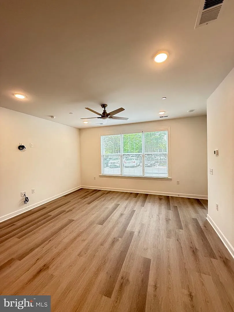 3 bed, 2.5 bath, 1620 sqft, $3,200 — Photo 3
