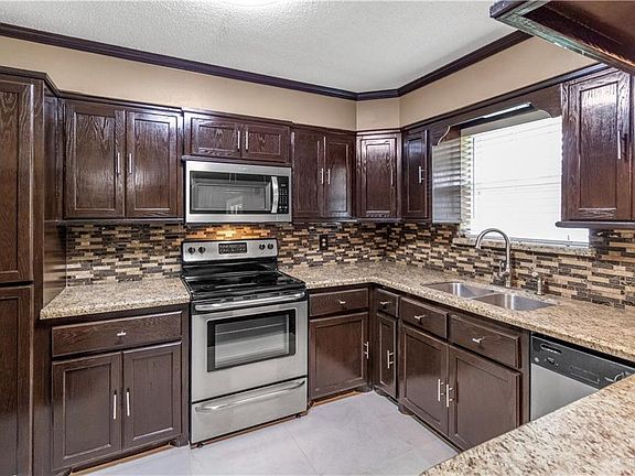 3rd image of 216 W Camellia Ave