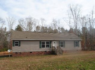 6789 Woodland Dr, Gloucester, VA 23061