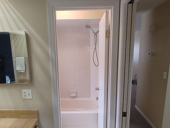 4th image of 2967 Sir Hamilton Cir