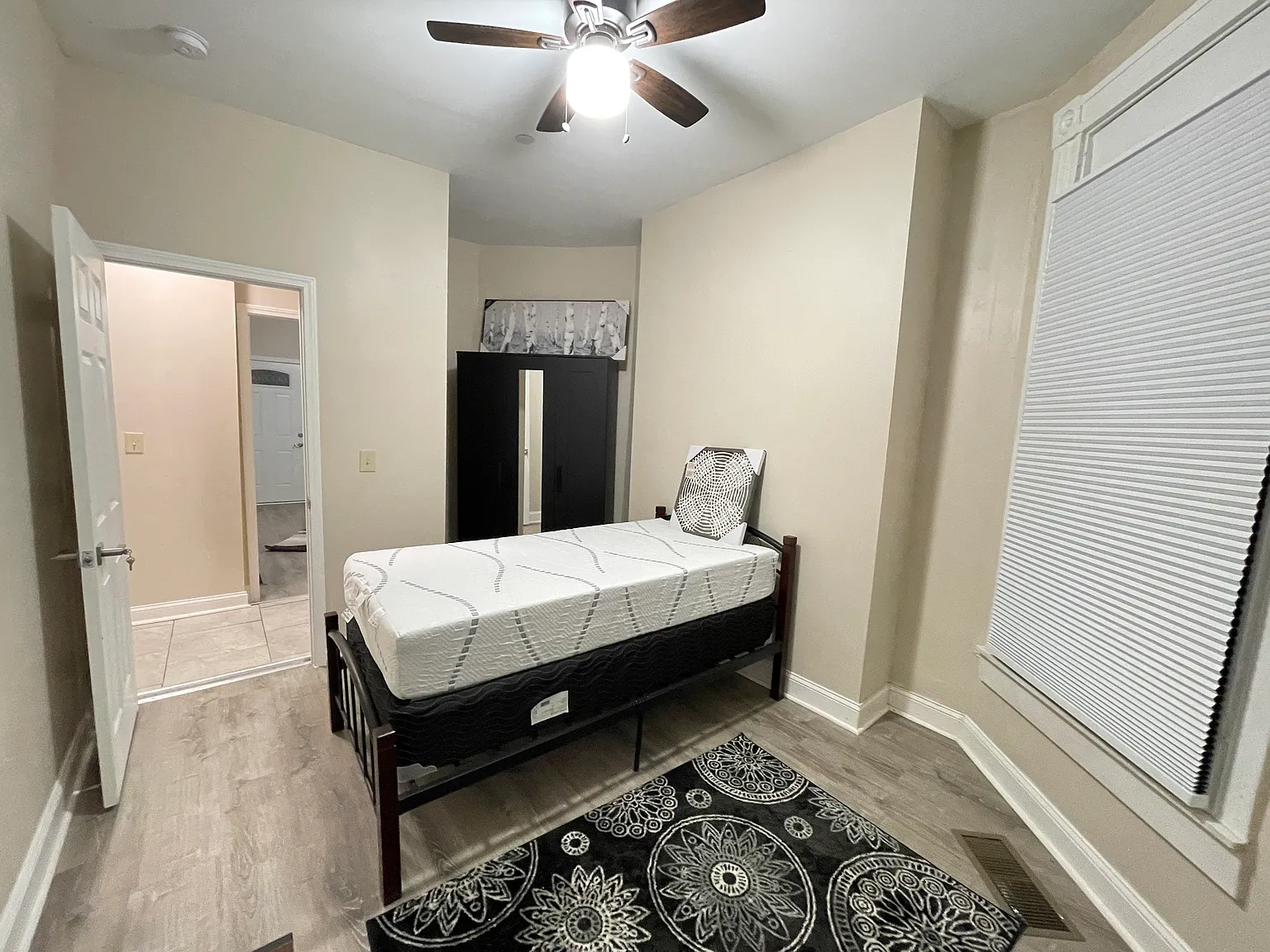 5 bed, 2000 sqft, $2,850 — Photo 4