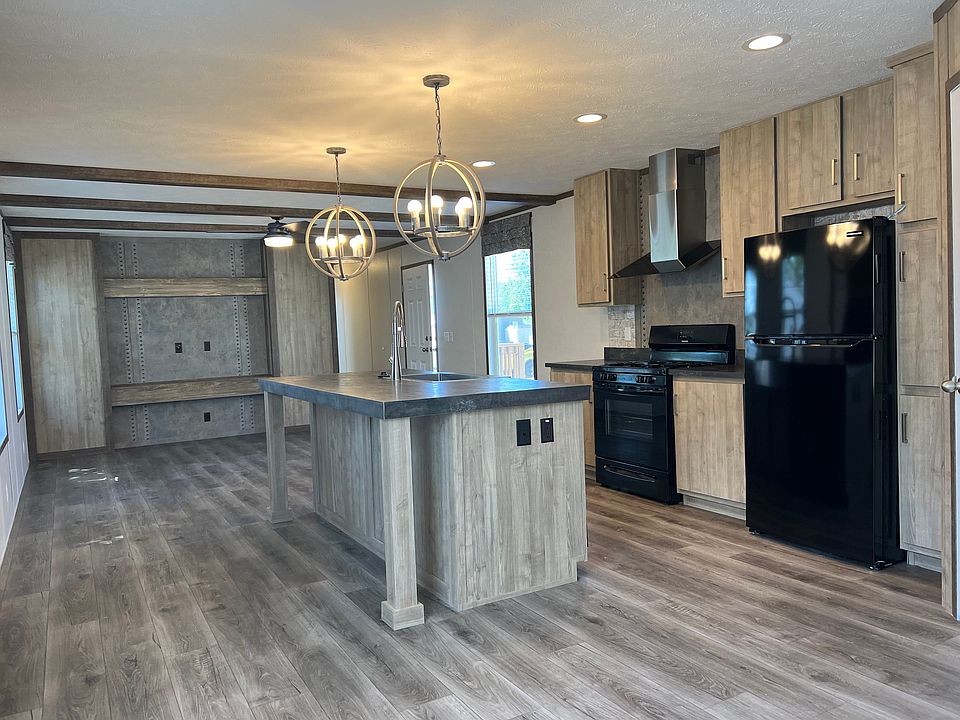 1st image of 182 Oak Ave #182