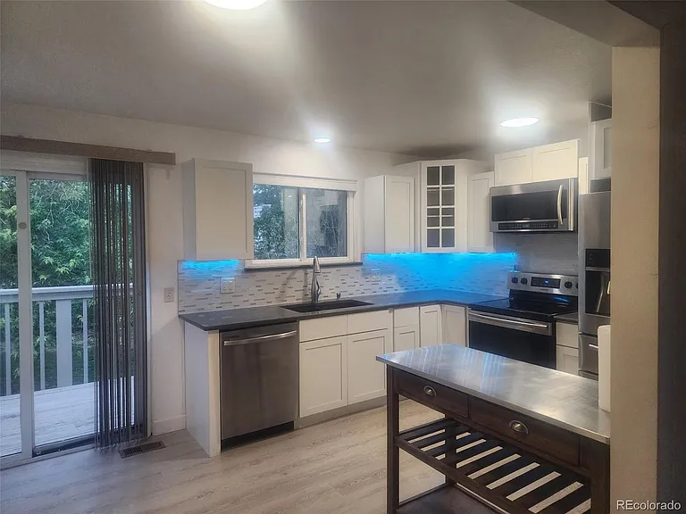 9225 Clermont Dr — Photo 8