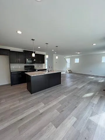 33 Long Bend Dr — Photo 10