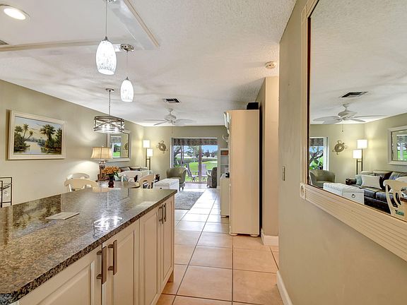 4th image of 300 SW Golfview Terrace #137