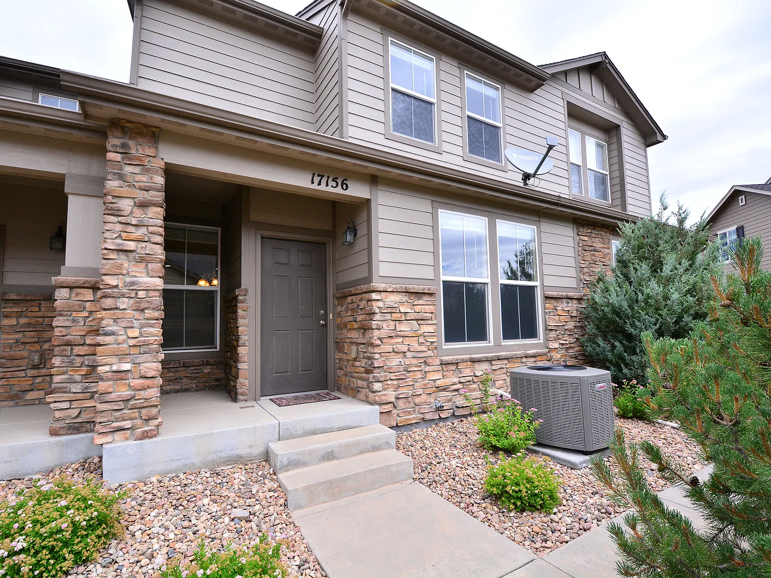 3 bed, 2.5 bath, 1400 sqft, $2,300 — Photo 1