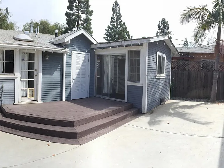 3327 Caroline Ave — Photo 12