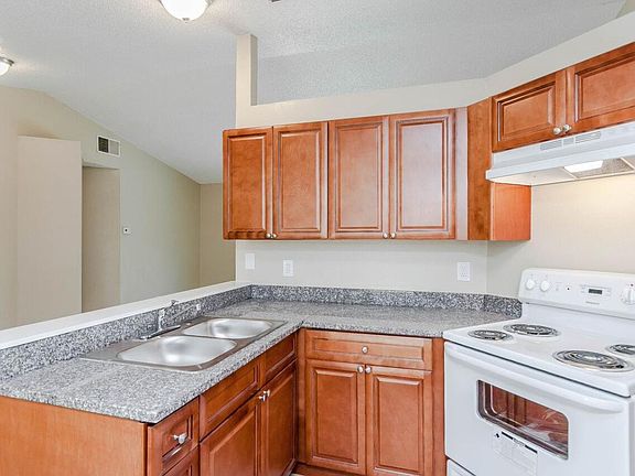4th image of 221 Hedgewood Ave