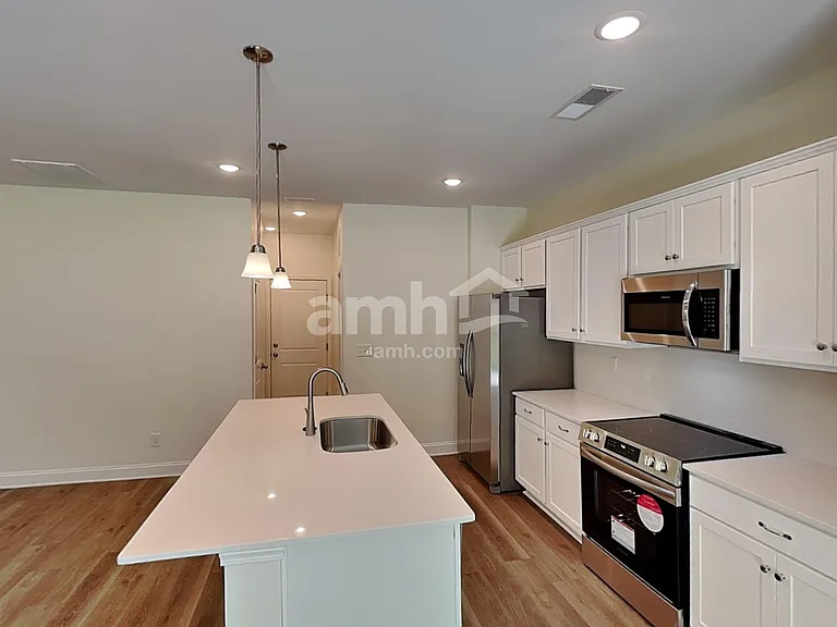 6067 Rosemore Ln — Photo 3