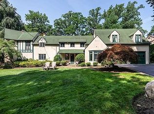 10 Tanglewood Ln, Sea Cliff, NY 11579