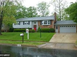 5700 Barrymore Rd, Centreville, VA 20120