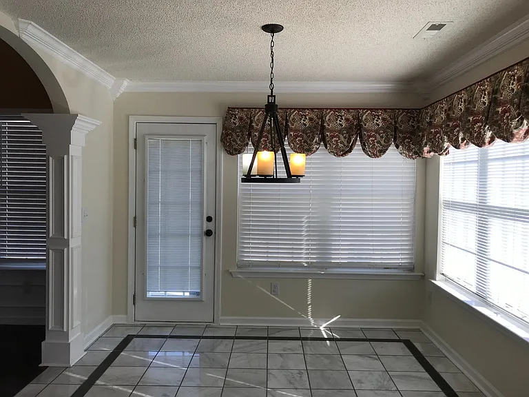 113 Pennine Dr — Photo 11