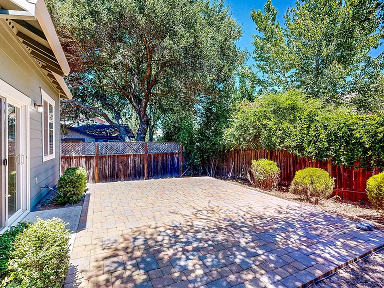 642 Acacia Ln — Photo 50