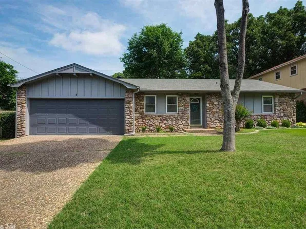 4 Castle Hill Ct, Little Rock, AR 72227