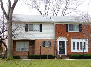 20533 Williamsburg Ct, Harper Woods, MI 48225