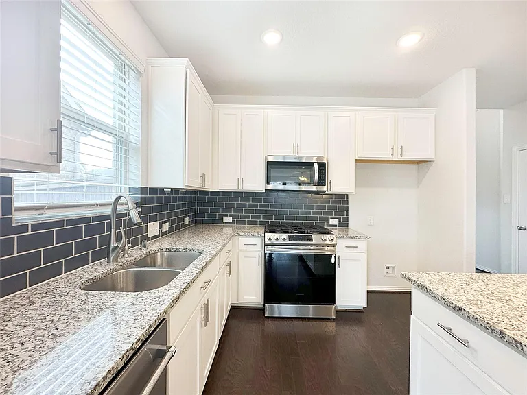23610 Carducci Dr — Photo 12