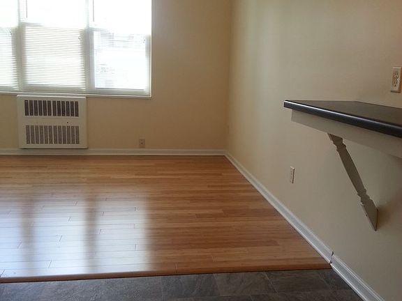 4th image of 1819 N Cambridge Ave APT 204