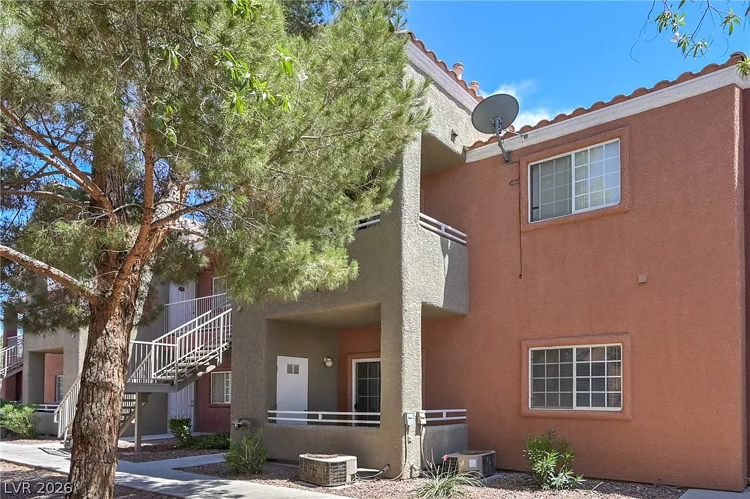 2 bed, 2.0 bath, 974 sqft, $1,000 — Photo 4