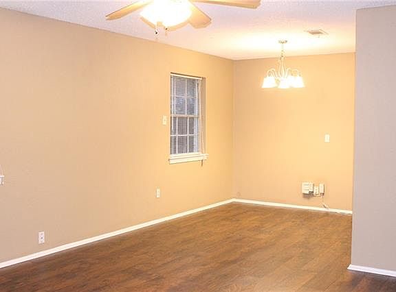3rd image of 929 Liberty Dr