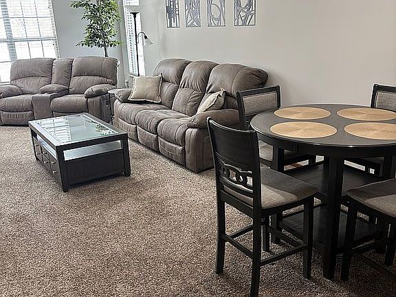 3rd image of 40 Stratford Grn #4