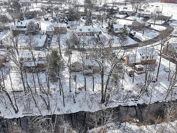 5th image of 318 Fairview Rd