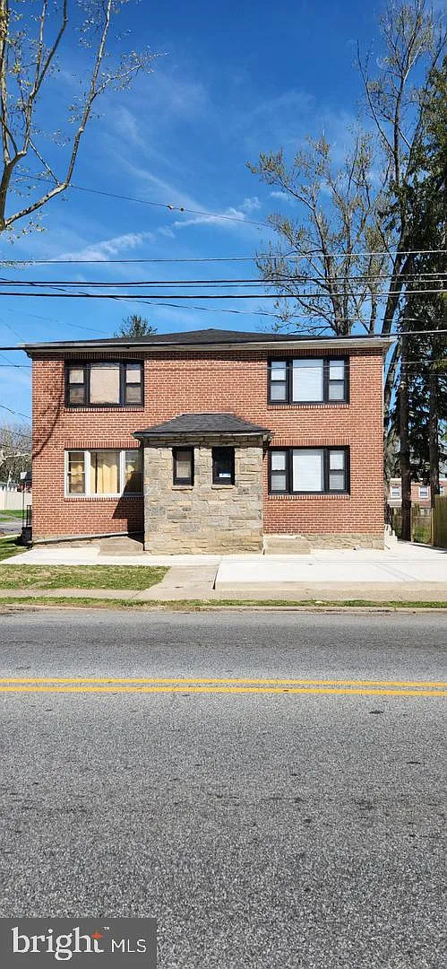 1 bed, 1.0 bath, 1700 sqft, $1,250 — Photo 1