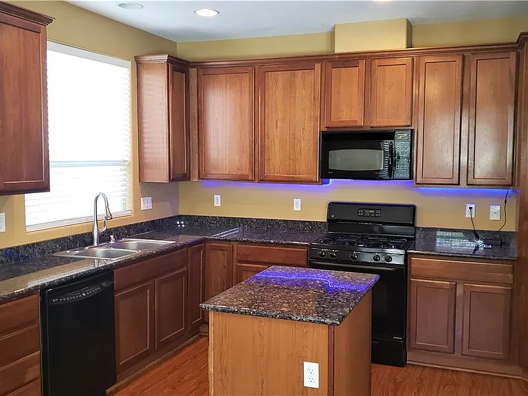 2819 Dunnottar Ave — Photo 9