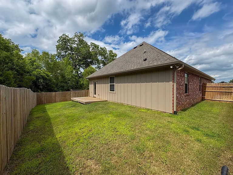 205 Lindsey Ln — Photo 23
