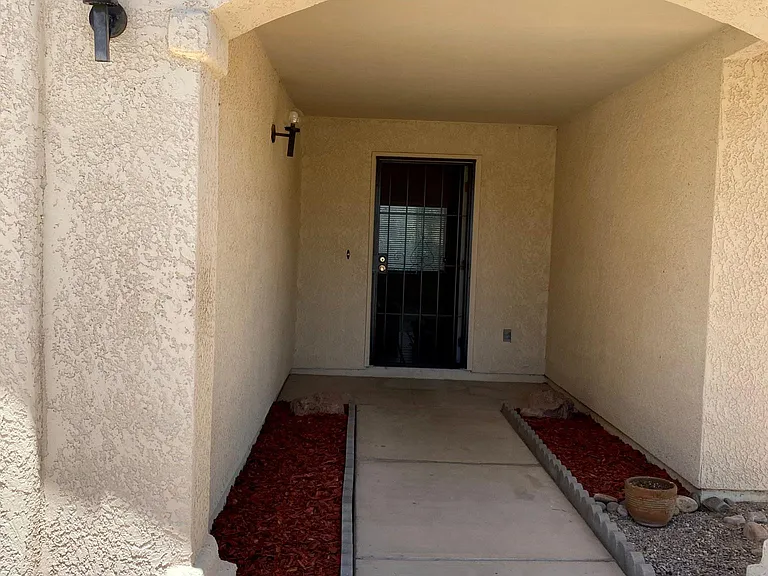 3041 E Loretta Dr — Photo 3