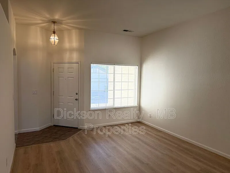 3 bed, 2.0 bath, 1437 sqft, $2,750 — Photo 4
