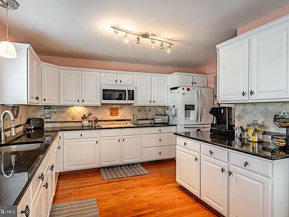 4th image of 606 Blue Bell Springs Dr
