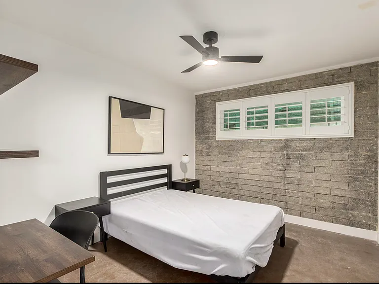 523 W 14th St — Photo 13
