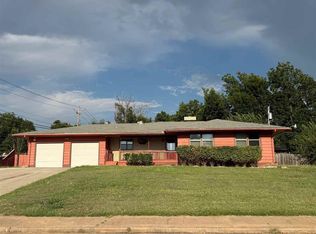 1809 Monument Rd, Ponca City, OK 74604