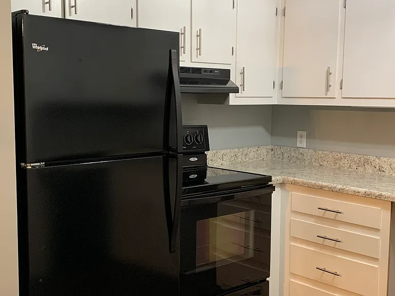 44 White Oak St #8 — Photo 5