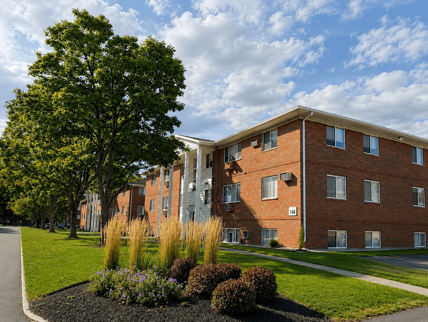 Country Manor Apartment Homes — Photo 1