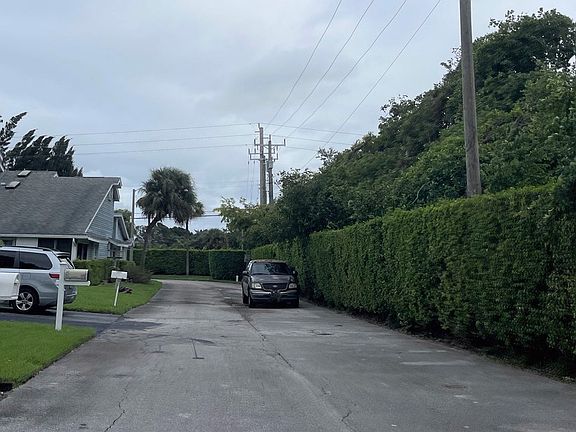 4th image of 3843 Island Club Cir E