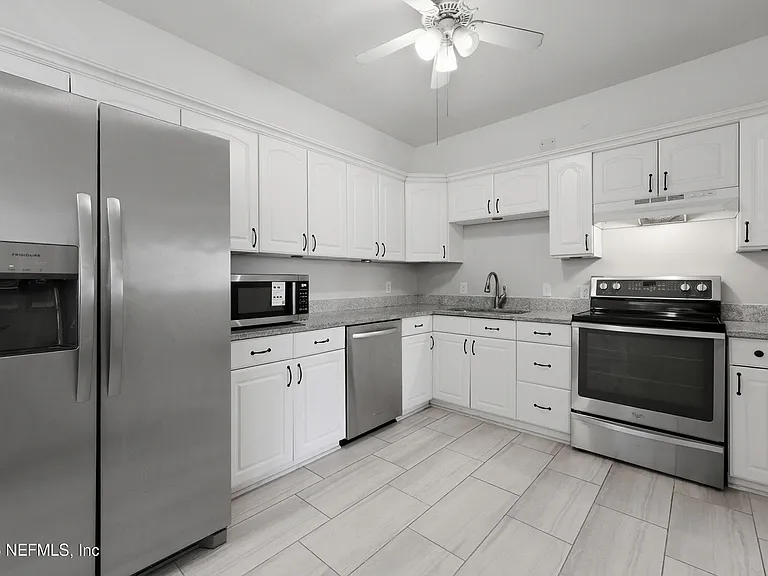 3649 Walsh St — Photo 5