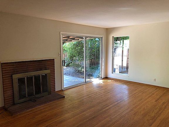3rd image of 754 Rockwood Dr