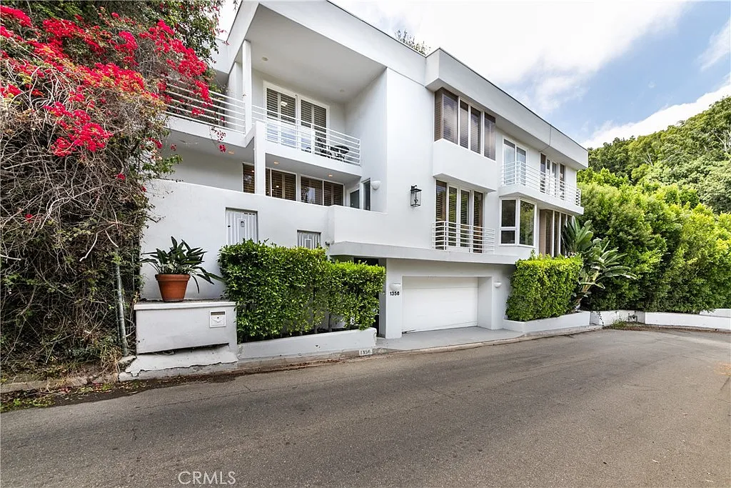 4 bed, 3148 sqft, $10,000 — Photo 3