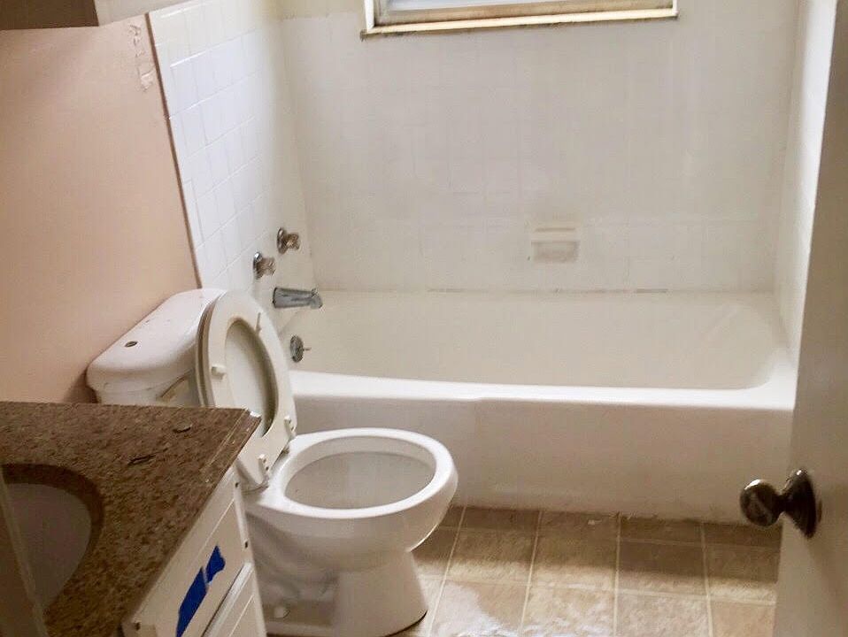 1st image of 1808 Parkwood Ln #4