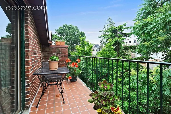 Sold by Corcoran | media 19