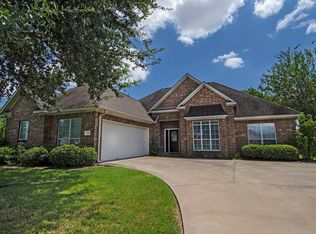 302 Magnolia Ln, Brenham, TX 77833