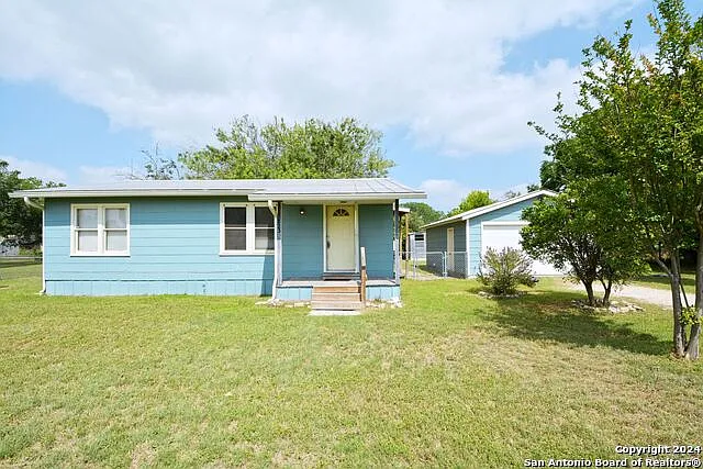 3 bed, 1.0 bath, 1080 sqft, $1,475 — Photo 1