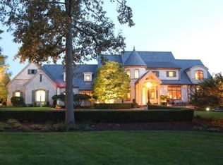 2975 W Hidden Lake Rd, Mequon, WI 53092