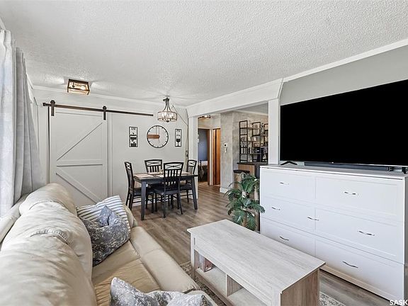 3rd image of 116 Princess AVENUE W