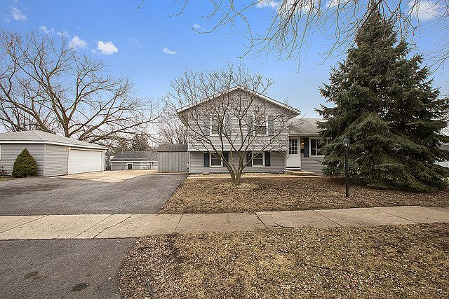 1st image of 22147 Hawthorne Way