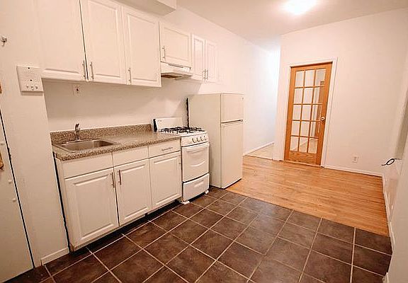 2nd image of 11 Jones St APT 5